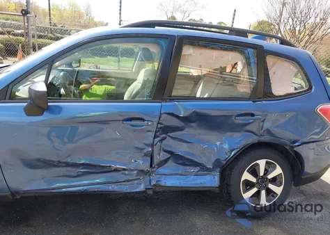 2018 Subaru Forester 2.5I z USA, uszkodzony, nr VIN JF2SJABC9JH525596